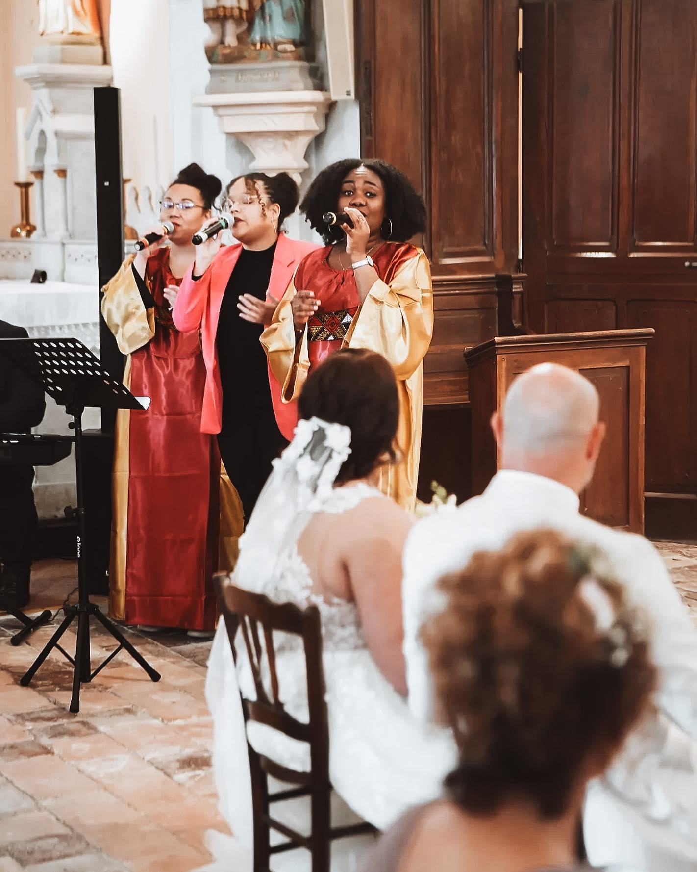 VOS MOMENTS 🤍 (sont les nôtres)
Passez un moment inoubliable, rempli d’émotions, d’amour et de passion avec @gospel_emotion pour le jour de votre mariage. ✨
🗓️ Rendez-vous sur gospel-emotion.fr
#gospellyon #rhone #beaujolais #mariagebeujolais #mariage2023 #mariage2024 #gospel