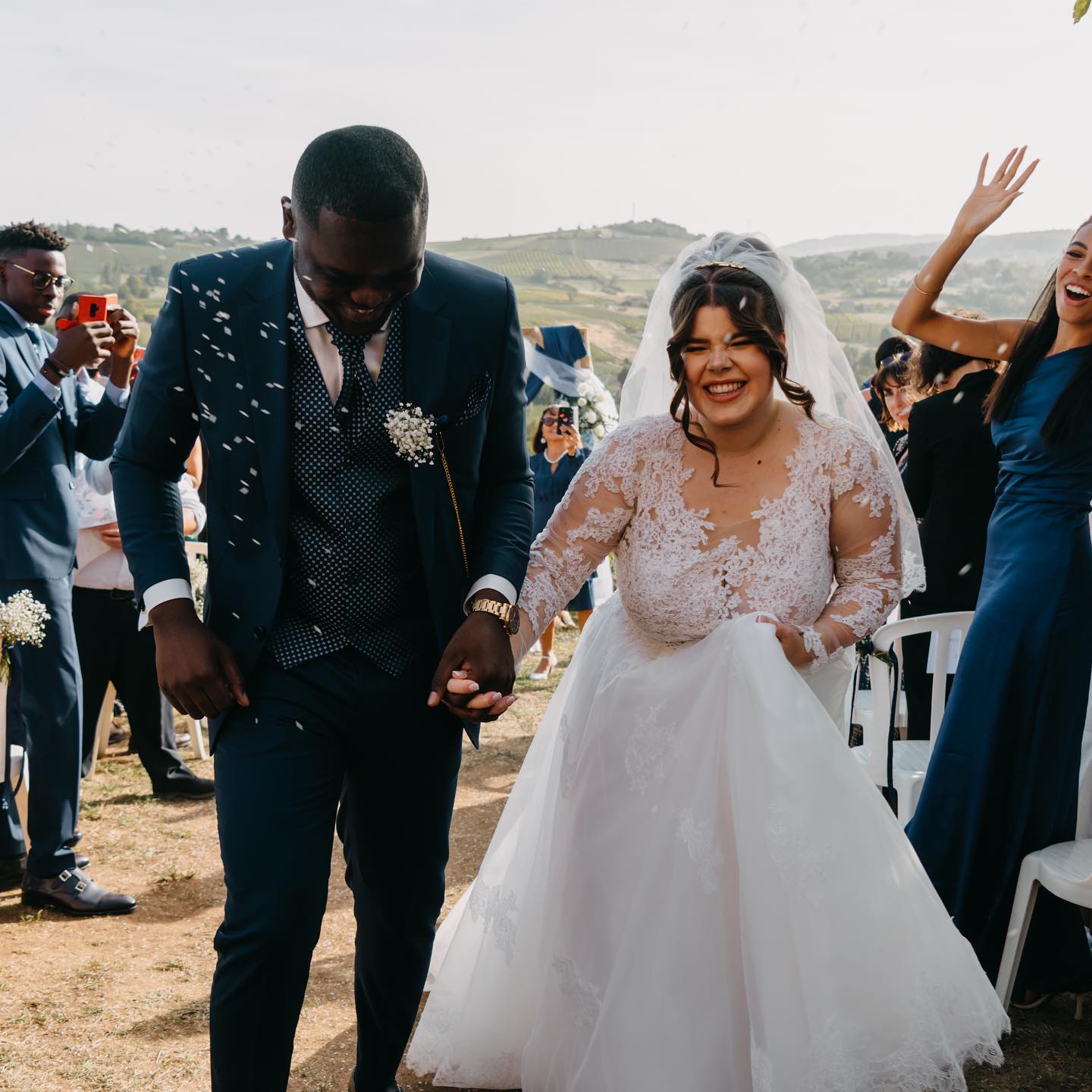 RESERVEZ VOS DATES ⤵️
🌿 Alors que la saison des mariages de 2023 touche à sa fin, nous avons été honorés de partager des moments inoubliables avec tant de couples lors de leur journée spéciale.
🤍 Le Gospel a la capacité unique de créer une atmosphère magique et emplie d'amour, et nous sommes reconnaissants d'avoir pu contribuer à rendre ces moments uniques.
✨ Pourquoi est-ce si important de réserver dès maintenant, vous demandez-vous ? Voici quelques raisons :
1️⃣ Disponibilité Limitée : Notre calendrier se remplit rapidement, et nous voulons nous assurer que nous puissions être là pour vous lors de votre journée spéciale. En réservant tôt, vous garantissez votre place dans notre agenda.
2️⃣ Personnalisation : Nous adorons travailler avec nos clients pour créer des performances gospel sur mesure qui correspondent à leur vision. Réserver à l'avance nous donne plus de temps pour travailler ensemble et créer quelque chose de vraiment extraordinaire.
3️⃣ Planification Sereine : En réservant dès maintenant, vous pouvez cocher un élément crucial de votre liste de choses à faire pour le mariage. Cela vous permettra de vous concentrer sur d'autres détails passionnants de votre journée.
4️⃣ Garantie de Prix : Réserver tôt vous assure de verrouiller nos tarifs actuels. Évitez toute augmentation éventuelle des tarifs en garantissant votre réservation dès maintenant.
Rendez-vous sur notre site internet : Gospel-emotion.fr
#gospelemotion #gospel #mariage2024 #mariage2025 #musiquemariage #mariagefrance
